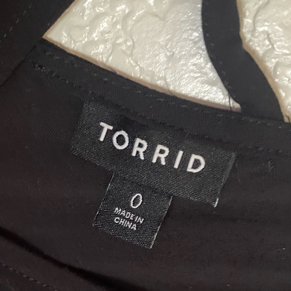 Torrid Sleeveless Black Criss Cross Back Babydoll Tunic Top Size 0 - Picture 4 of 7